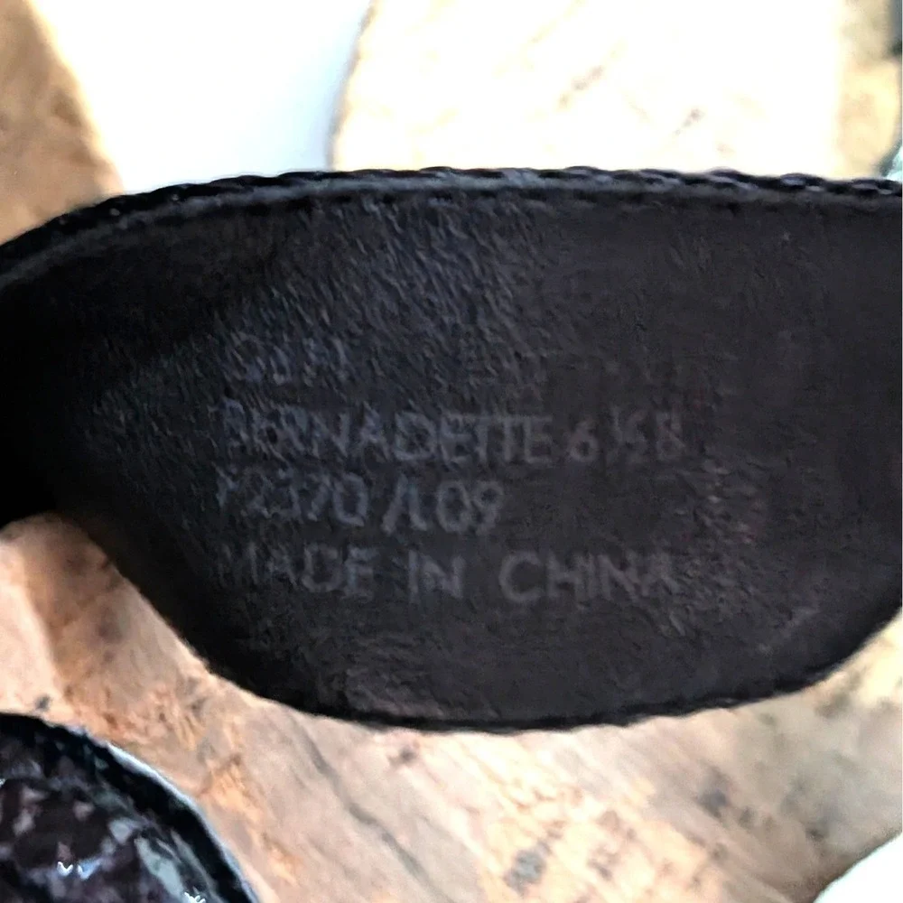 Coach Bernadette Black Patent Leather Cork Wedge Thong Sandals Y2K Coastal 6.5B